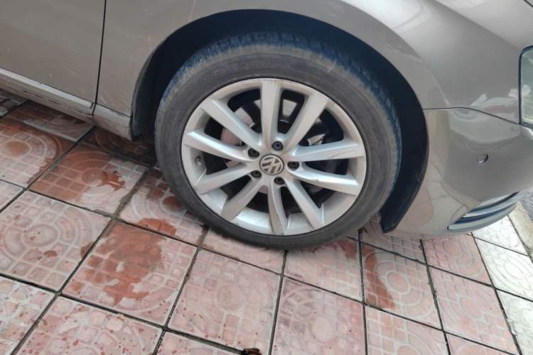 Used Volkswagen Magotan 2012 1.8TSI Prestige Model Right Front Wheel Hub