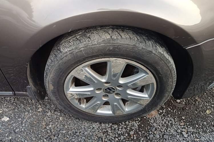 Used Volkswagen Magotan 2012 Revised Version 1.8TSI Leading Edition Right Front Wheel Hub