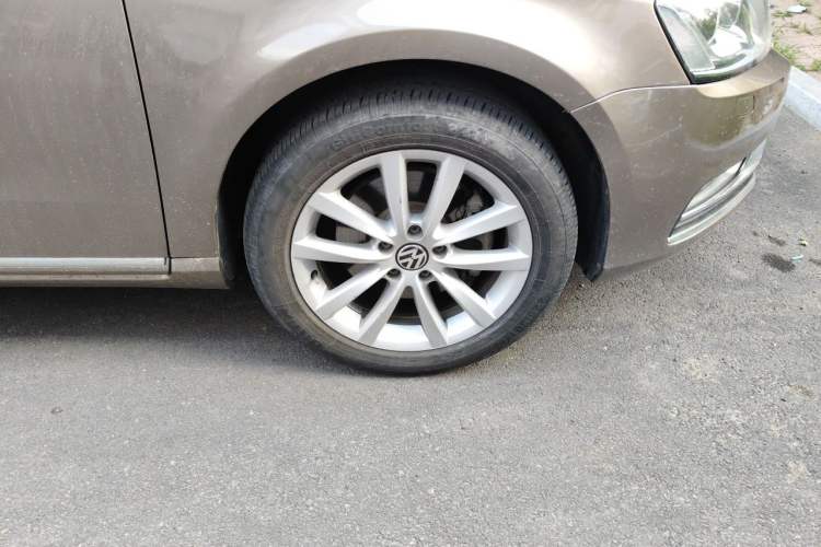 Used Volkswagen Magotan 2012 2.0 TSI Prestige Edition Right Front Wheel Hub