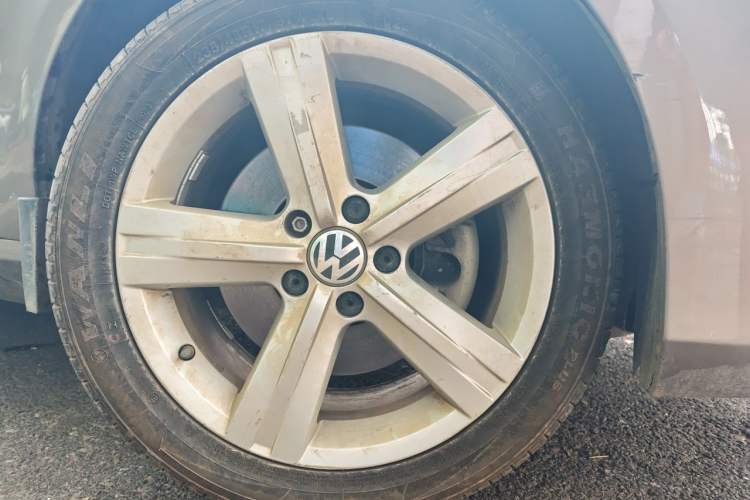 Used Volkswagen Magotan 2012 2.0 TSI Ultimate Edition Right Front Wheel Hub