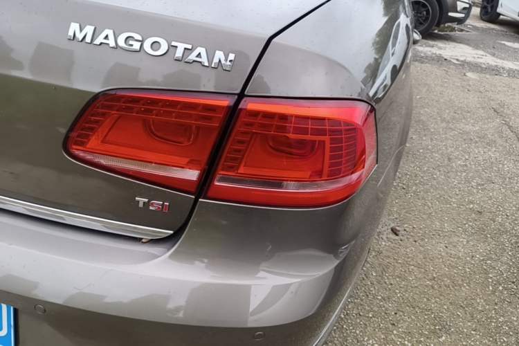 Used Volkswagen Magotan 2012 Revised 1.8TSI Luxury Version Right Rear Taillight