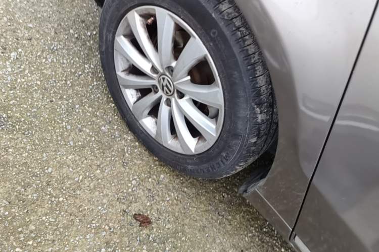 Used Volkswagen Magotan 2012 Revised 1.8TSI Luxury Version Right Rear Wheel Hub