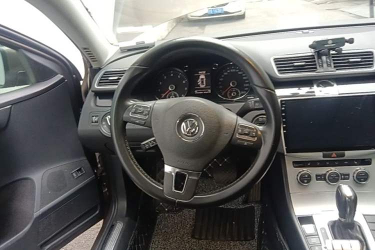 Used Volkswagen Magotan 2012 Revised 1.8TSI Luxury Version Steering Wheel