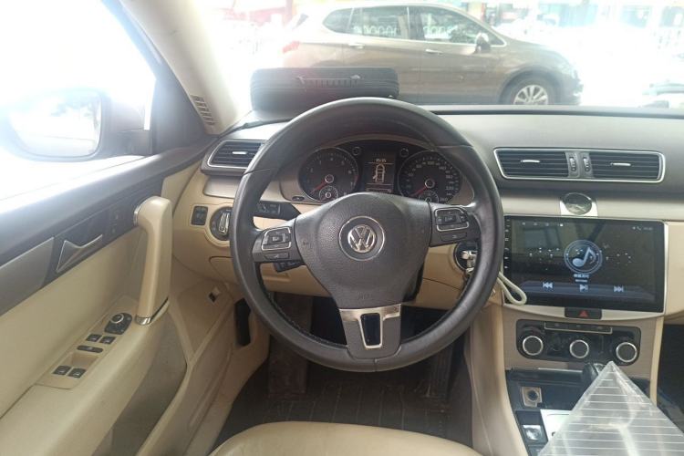 Used Volkswagen Magotan 2012 Revised Version 1.8TSI Leading Edition Steering Wheel