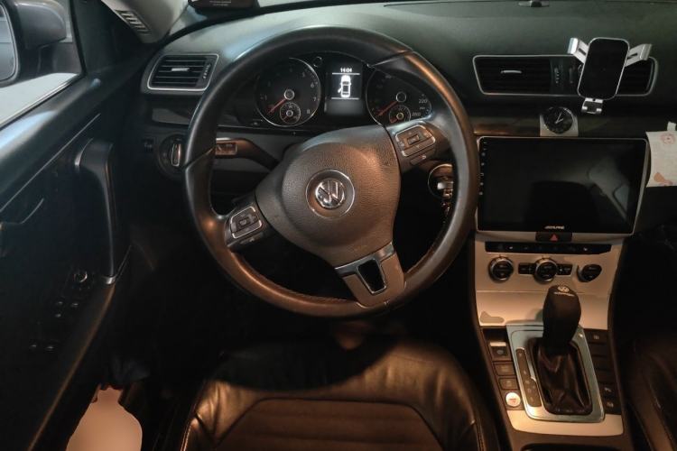 Used Volkswagen Magotan 2012 Facelift 1.8TSI Prestige Model Steering Wheel