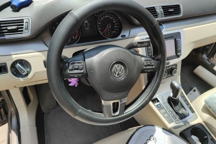Used Volkswagen Magotan 2012 Revised Version 1.8TSI Leading Edition Steering Wheel