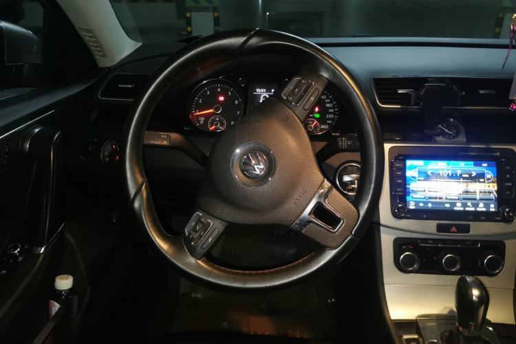 Used Volkswagen Magotan 2012 Revised Version 1.8TSI Leading Edition Steering Wheel