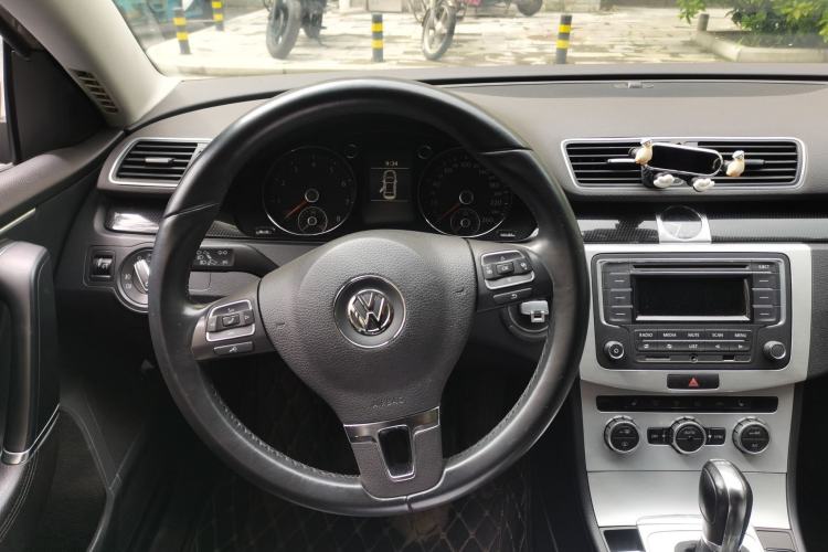 Used Volkswagen Magotan 2012 Revised 1.8TSI Luxury Version Steering Wheel