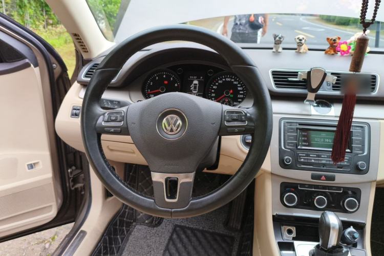 Used Volkswagen Magotan 2012 Revised Version 1.8TSI Leading Edition Steering Wheel