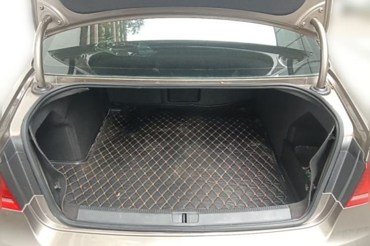 Used Volkswagen Magotan 2012 Revised 1.8TSI Luxury Version Trunk