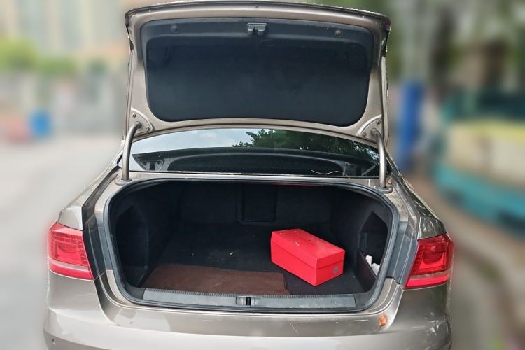 Used Volkswagen Magotan 2012 2.0 TSI Ultimate Edition Trunk