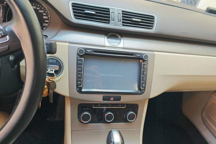 Used Volkswagen Magotan 2013 1.8TSI Premier Model Audio And AC Panel