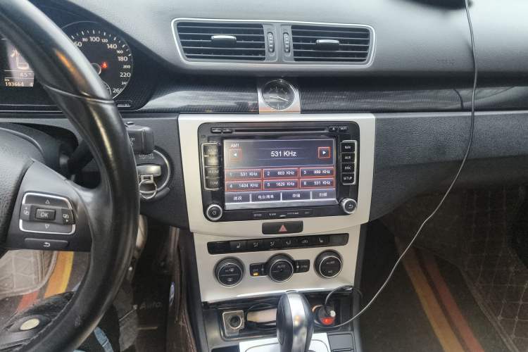 Used Volkswagen Magotan 2013 1.8TSI Luxury Model Audio And AC Panel