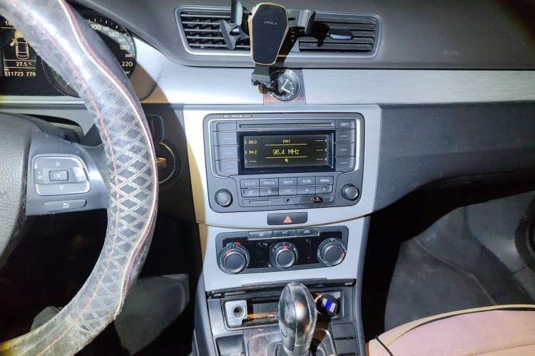 Used Volkswagen Magotan 2013 1.8TSI Premier Model Audio And AC Panel