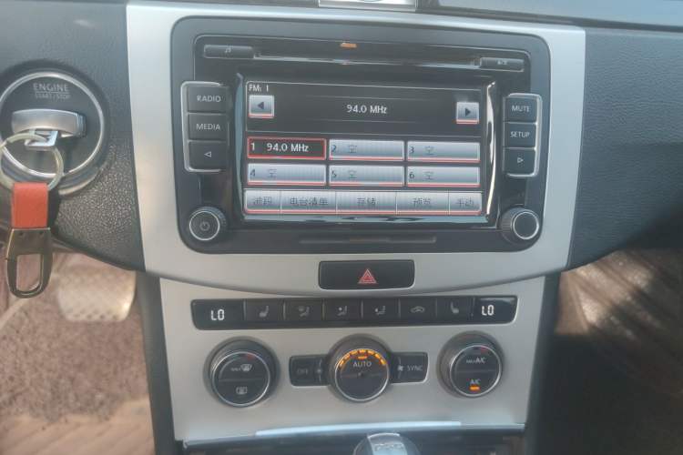Used Volkswagen Magotan 2013 2.0 TSI Luxury Model Audio And AC Panel