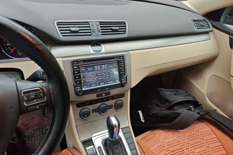 Used Volkswagen Magotan 2013 1.8TSI Luxury Model Audio And AC Panel