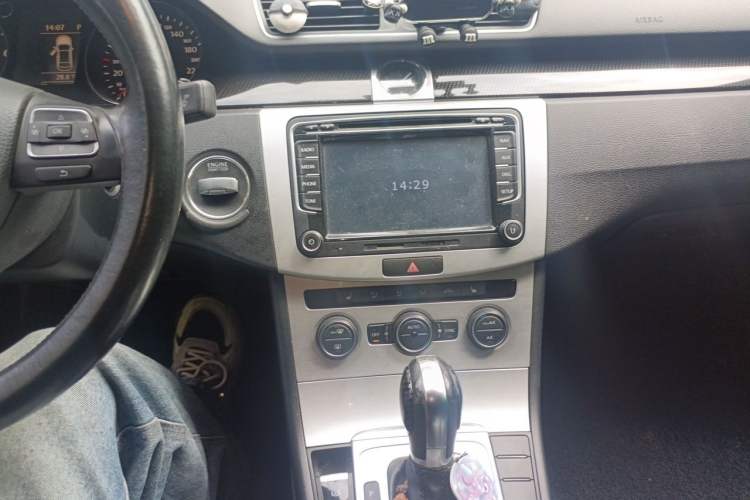 Used Volkswagen Magotan 2013 2.0 TSI Luxury Model Audio And AC Panel