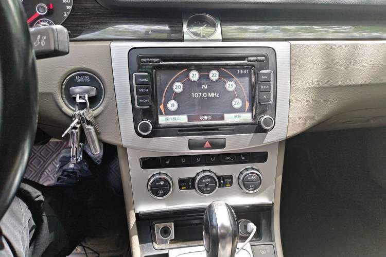 Used Volkswagen Magotan 2013 1.8TSI Prestige Model Audio And AC Panel