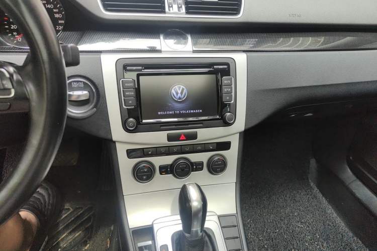 Used Volkswagen Magotan 2013 2.0 TSI Luxury Model Audio And AC Panel