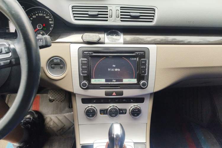 Used Volkswagen Magotan 2013 1.8TSI Prestige Model Audio And AC Panel