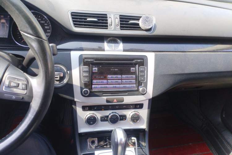 Used Volkswagen Magotan 2013 1.8TSI Luxury Model Audio And AC Panel