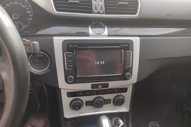 Used Volkswagen Magotan 2013 1.8TSI Prestige Model Audio And AC Panel