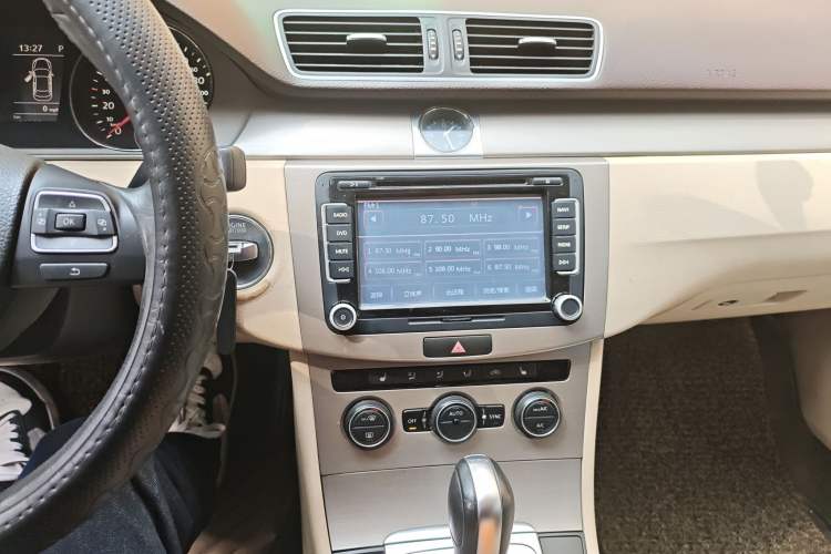 Used Volkswagen Magotan 2013 1.8TSI Luxury Model Audio And AC Panel