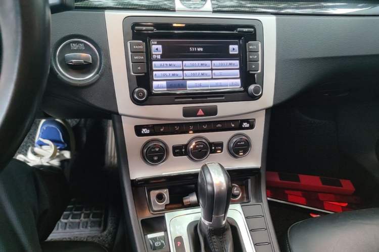 Used Volkswagen Magotan 2013 1.8TSI Luxury Model Audio And AC Panel