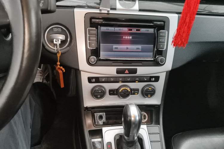 Used Volkswagen Magotan 2013 2.0 TSI Luxury Model Audio And AC Panel