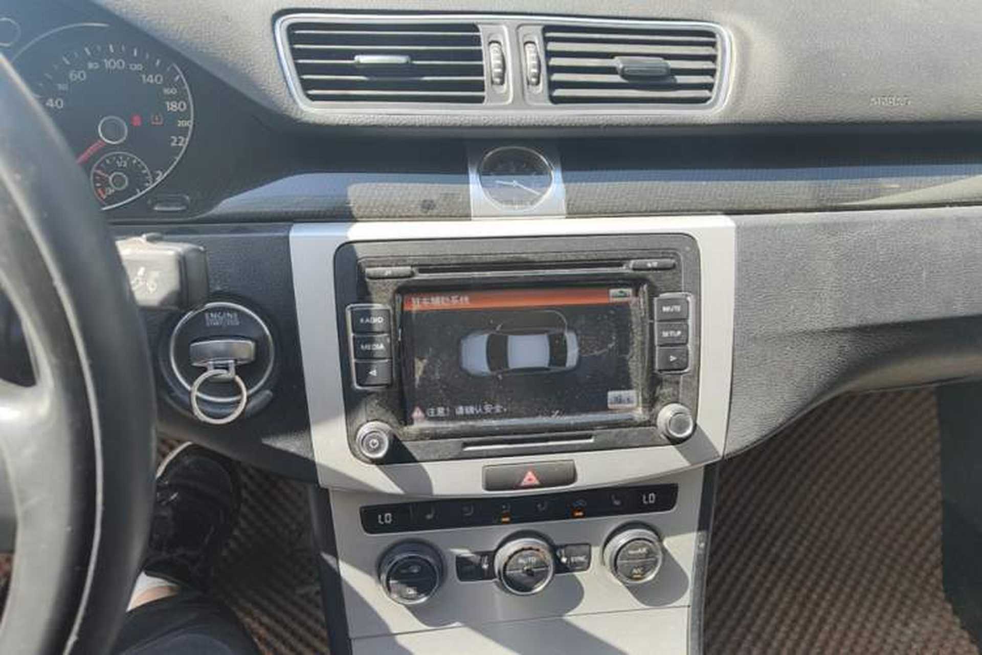 Used Volkswagen Magotan 2013 2.0 TSI Luxury Model Audio And AC Panel