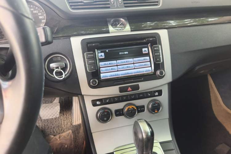 Used Volkswagen Magotan 2013 1.8TSI Premier Model Audio And AC Panel