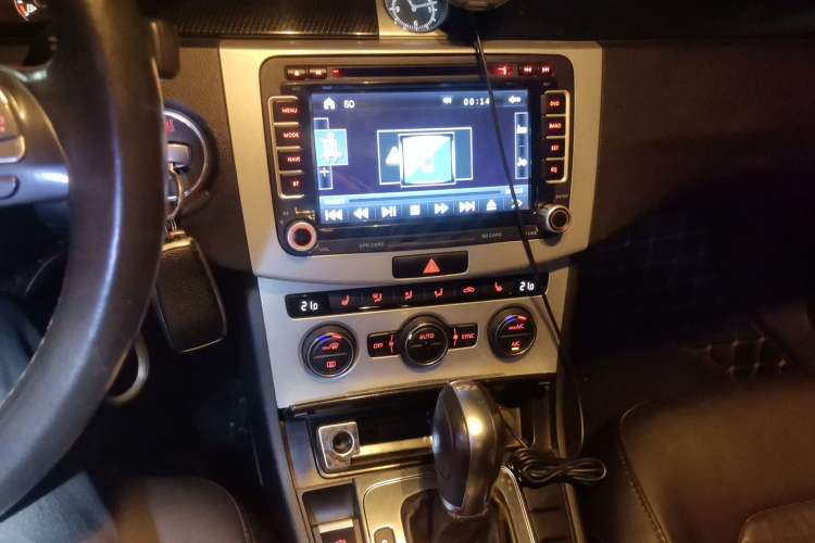Used Volkswagen Magotan 2013 1.8TSI Premier Model Audio And AC Panel