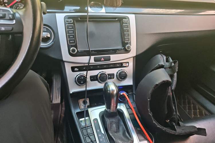 Used Volkswagen Magotan 2013 2.0 TSI Luxury Model Audio And AC Panel