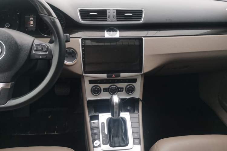 Used Volkswagen Magotan 2013 2.0 TSI Ultimate Model Audio And AC Panel