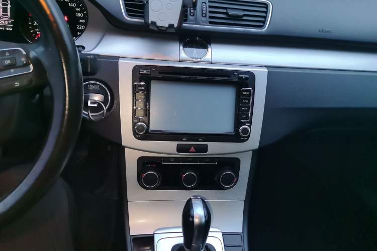 Used Volkswagen Magotan 2013 1.8TSI Premier Model Audio And AC Panel
