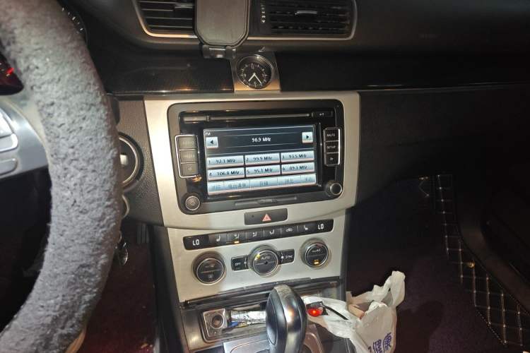 Used Volkswagen Magotan 2013 1.8TSI Luxury Model Audio And AC Panel
