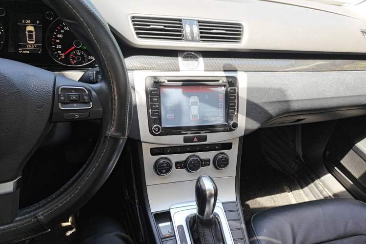 Used Volkswagen Magotan 2013 1.8TSI Luxury Model Audio And AC Panel