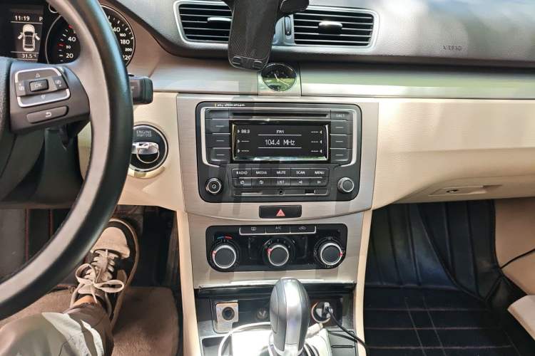 Used Volkswagen Magotan 2013 1.8TSI Premier Model Audio And AC Panel