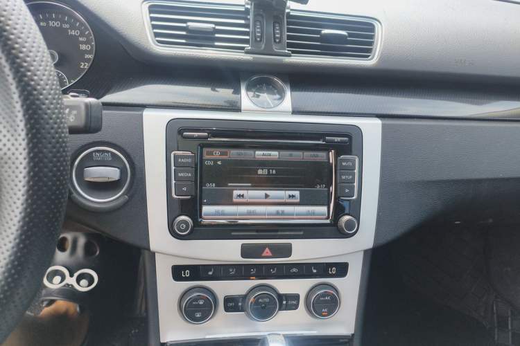 Used Volkswagen Magotan 2013 2.0 TSI Luxury Model Audio And AC Panel