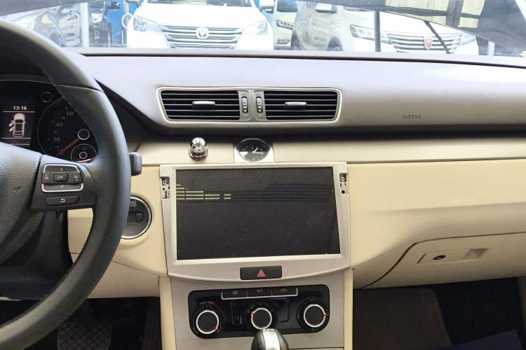 Used Volkswagen Magotan 2013 1.8TSI Premier Model Audio And AC Panel