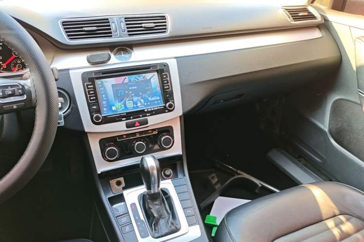 Used Volkswagen Magotan 2013 1.8TSI Premier Model Audio And AC Panel