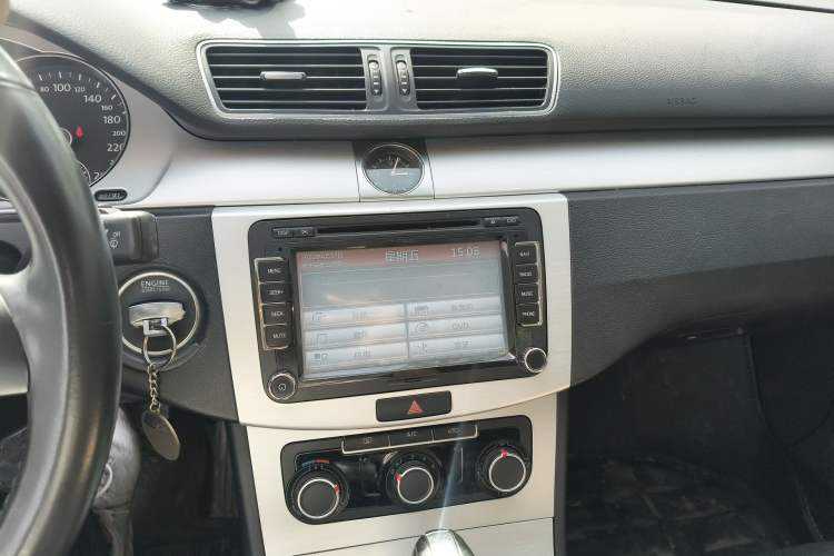 Used Volkswagen Magotan 2013 1.8TSI Premier Model Audio And AC Panel