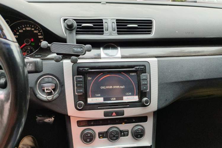 Used Volkswagen Magotan 2013 2.0 TSI Prestige Model Audio And AC Panel