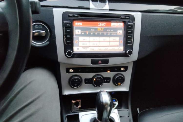 Used Volkswagen Magotan 2013 1.8TSI Luxury Model Audio And AC Panel