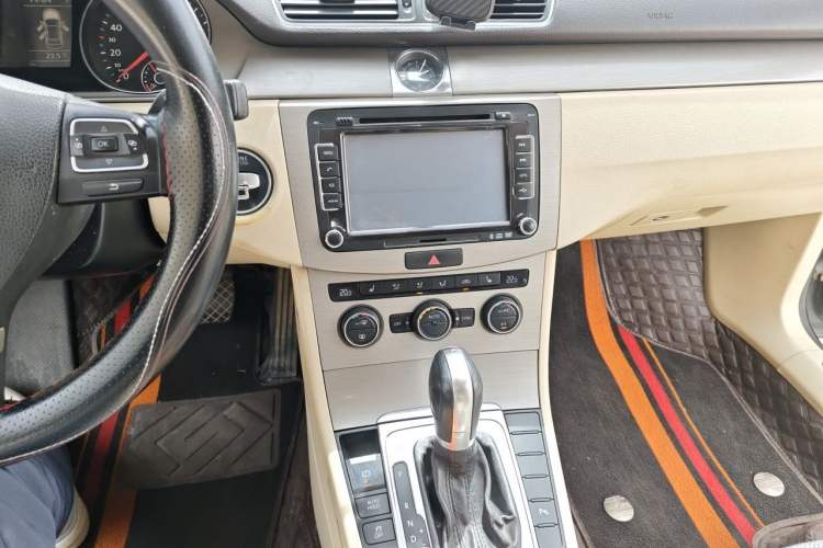 Used Volkswagen Magotan 2013 1.8TSI Premier Model Audio And AC Panel