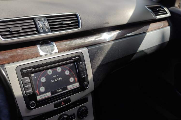 Used Volkswagen Magotan 2013 1.8TSI Prestige Model Audio And AC Panel