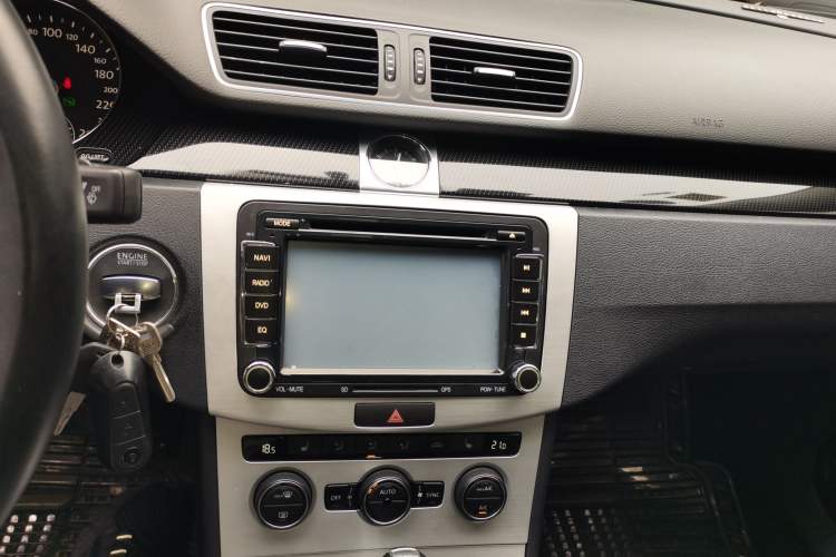 Used Volkswagen Magotan 2013 1.8TSI Luxury Model Audio And AC Panel