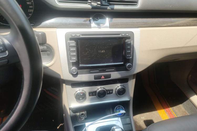 Used Volkswagen Magotan 2013 2.0 TSI Prestige Model Audio And AC Panel