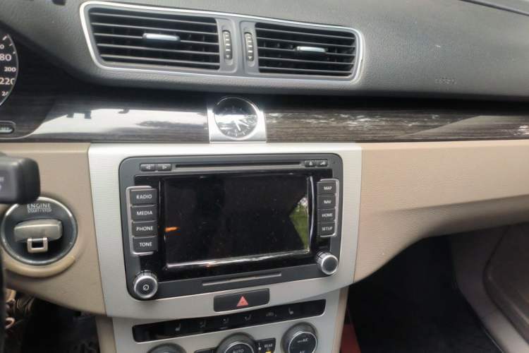 Used Volkswagen Magotan 2013 2.0 TSI Ultimate Model Audio And AC Panel