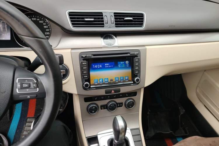 Used Volkswagen Magotan 2013 1.8TSI Premier Model Audio And AC Panel